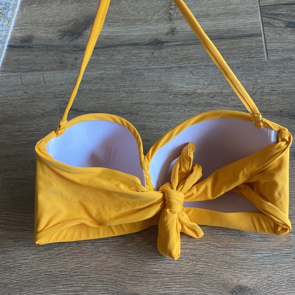 Antonio Melani Solid Keyhole Twist Molded Bandeau Swim Top - Picture 3 of 6